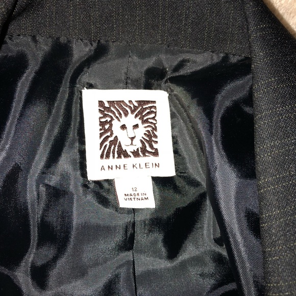 Suit - Picture 4 of 4